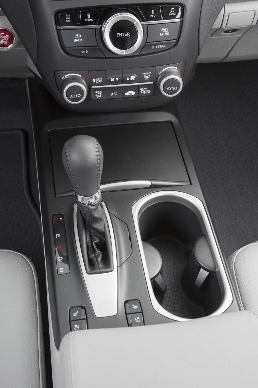 Детали интерьера Acura RDX (TB3/4) 2015 года  (фото 13 из 34)